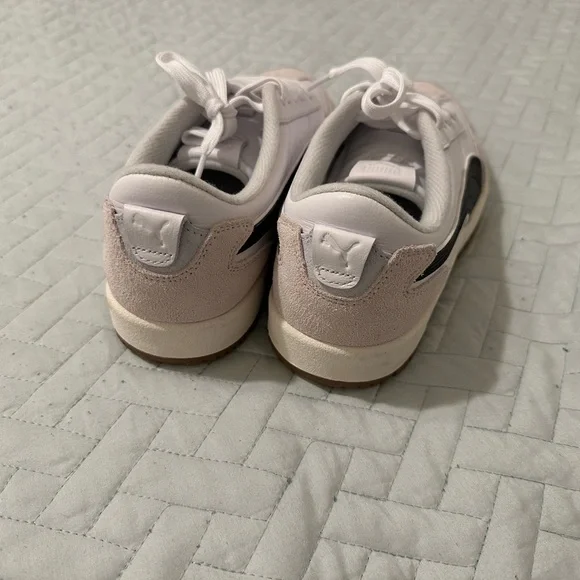 Puma White and Black Sneakers - Picture 5 of 5